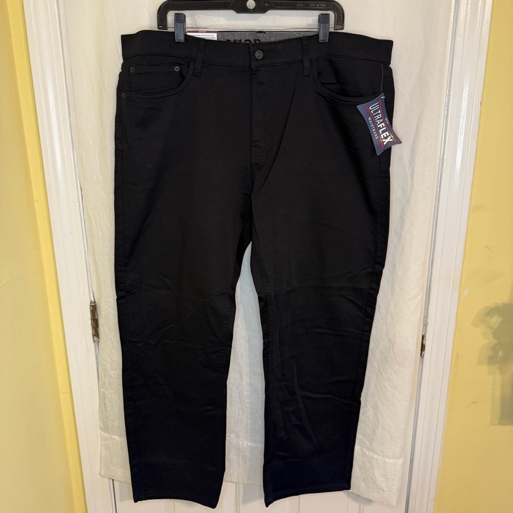 IZOD Black Regular Fit Jeans - Picture 4 of 5